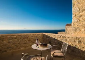 Agréable villa conviviale et familiale avec jacuzzi, terrasse et piscine | Vue sur l'eau - Image 3