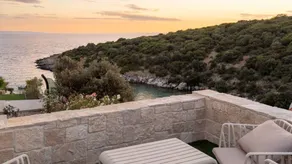 Villa with terrace, BBQ & private pool | Beach view - Image 5