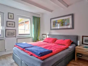 Holiday apartment with BBQ & garden - Image 4