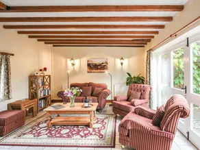 Cottage with garden | River view - Image 2