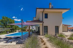 Apartment with terrace & garden - Image 3