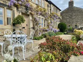 Cottage with garden - Image 3