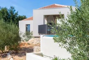 Holiday home with private pool - Image 2