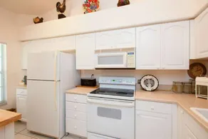 Grand appartement adapté aux familles avec jacuzzi, piscine privée et terrasse | Vue rivière | Parfait pour le travail à distance - Image 2