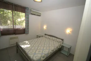 Flat with garden & pool - Image 4