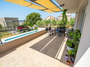 Fully equipped house with garden, private pool & barbeque - Image 4