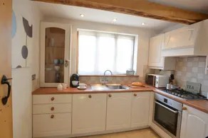 Cottage with garden - Image 3