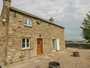 Children-friendly pleasant cottage with hot tub & garden | Pets are welcome - Image 2