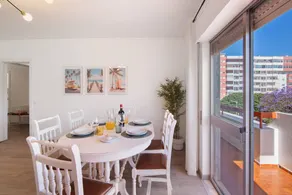 Appartement avec internet haut débit et terrasse | Vue ville - Image 2