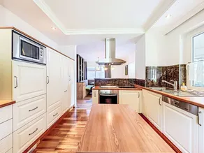 Apartamento vacacional con jardín y terraza - Image 3