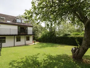 Cottage with garden - Image 2