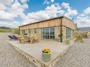 Cottage with garden & hot tub | River view - Image 3