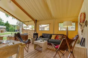 Lodge with garden, terrace & pool - Image 3