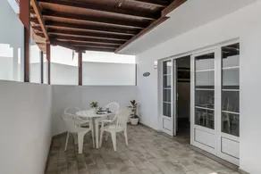 Charmante maison avec barbecue, terrasse et internet haut débit | Vue ville | Adaptée au travail à distance - Image 3