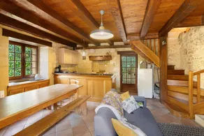 Charming House with Terrace and Private Pool – Central Domme - Image 4