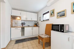 Apartment with garden - Image 4