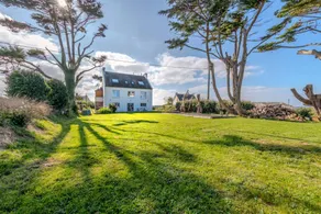 Stoubenn Holiday Home with Sea View and Private Garden - Image 4