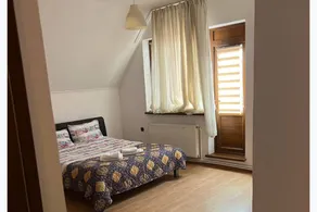 Roman Villa, Sleeps 8 With Parking and Garden - Image 2