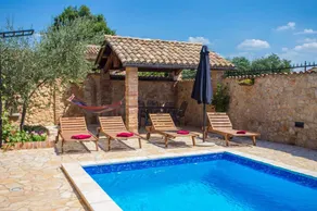 Wohnung mit Terrasse, Pool und Garten - Image 2