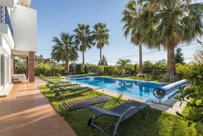 Villa with pool, garden & terrace | Sea view - Image 2