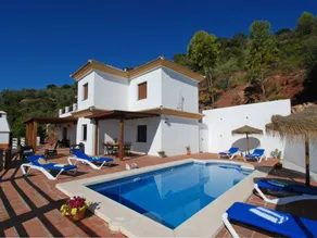 Holiday home with BBQ, garden & terrace | Mountain view | Pets allowed - Image 3