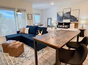Work Here King Bed Walk Downtown in-unit W/D - Image 4