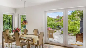 Flat with terrace & garden - Image 3