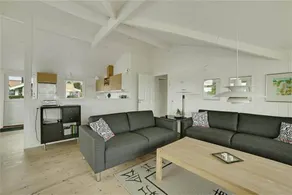 Fully equipped holiday home with barbecue & terrace | Sea view - Image 3