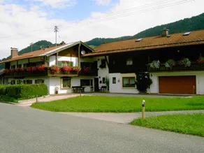 Apartment with terrace - Image 5