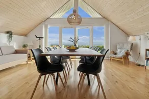 Holiday home with terrace, BBQ & garden | Sea view - Image 5