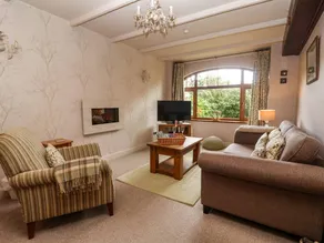 Cottage with garden - Image 4