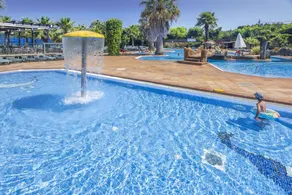 Family-friendly studio with pool | Next to the beach - Image 2