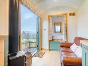 Children-friendly cottage with BBQ & garden | Water view | Pets allowed - Image 4