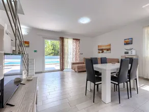 Fully equipped nice house with garden, private pool & terrace - Image 4
