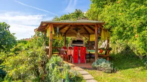 Villa with garden, hot tub & private pool - Image 4