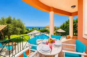 Villa avec barbecue, piscine privée et jardin - Image 4