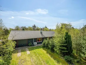 Holiday home with terrace - Image 5