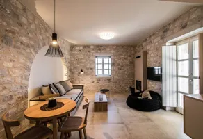 Agréable villa conviviale et familiale avec jacuzzi, terrasse et piscine | Vue sur l'eau - Image 4
