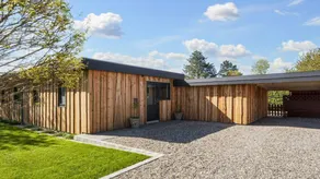 House with garden - Image 5
