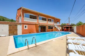 Holiday home with terrace, barbeque & pool - Image 2