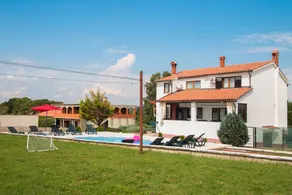 Child-friendly charming holiday apartment with terrace, barbeque & pool - Image 5