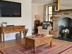 Cottage with terrace, barbeque & garden - Image 3