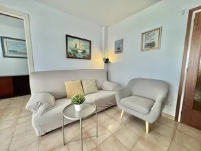 Spacious 3-bedroom apartment in central Roses, close to beach - Image 2