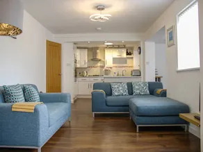 Cottage with garden - Image 3