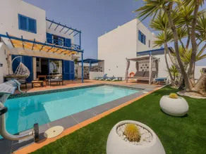 House with terrace, BBQ & private pool - Image 2