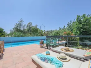 Wonderful holiday home with garden, private pool & barbecue - Image 3
