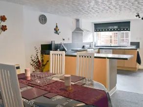 Cottage avec jardin, barbecue et jacuzzi | Vue rivière - Image 4