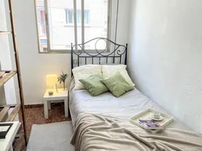 Habitación en casa de familia - Image 2