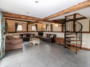 Cottage with garden - Image 3