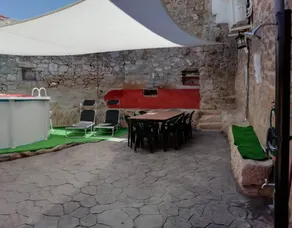 Familienorientiertes großzügiges Ferienhaus mit Garten, Terrasse und privatem Pool | Stadtblick | Haustiere erlaubt - Image 3